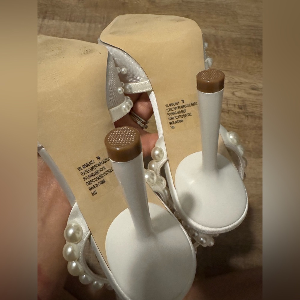 White Pearl-Embellished Women's Heels. Brand new. Only tried on indoor. - Picture 11 of 13